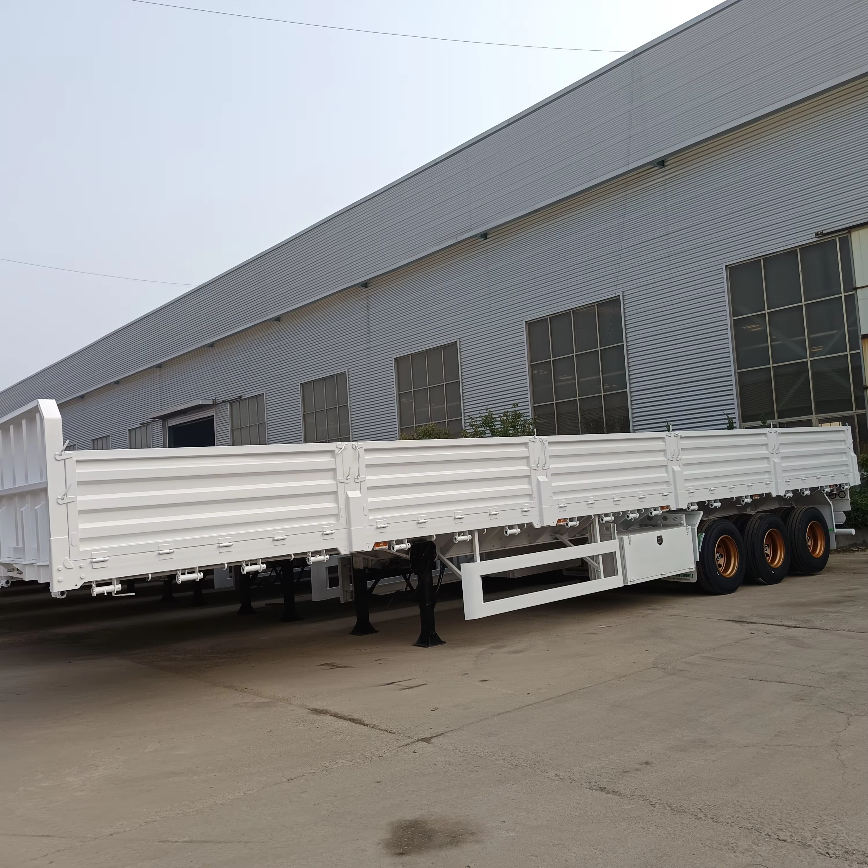 Heavy-Duty 40 Ton Tri-Axle Sidewall Semi Trailer for Sale Worldwide