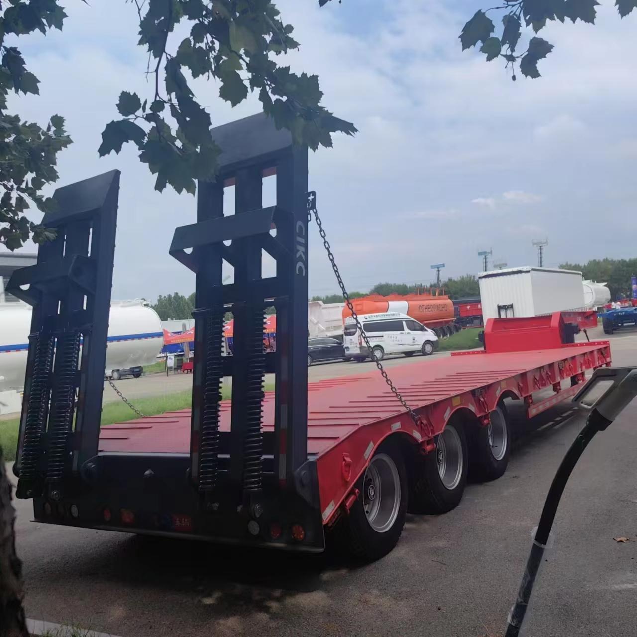 3 Axle 60 Ton Lowbed Semi Trailer Heavy Duty Excavator Transport Trailer