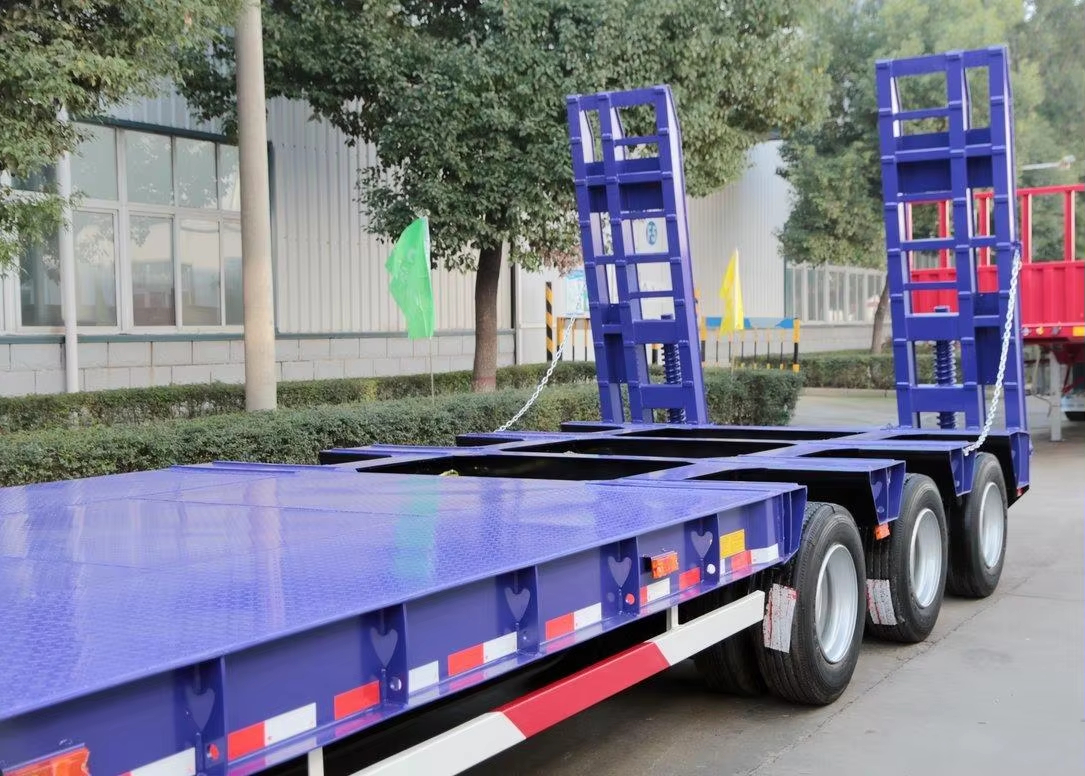 High Capacity Chengxin Lowbed Semi Trailer for Heavy Loads