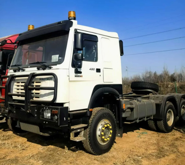 Heavy Duty HOWO 420HP 6x4 Tractor Head with Sleeper Cab