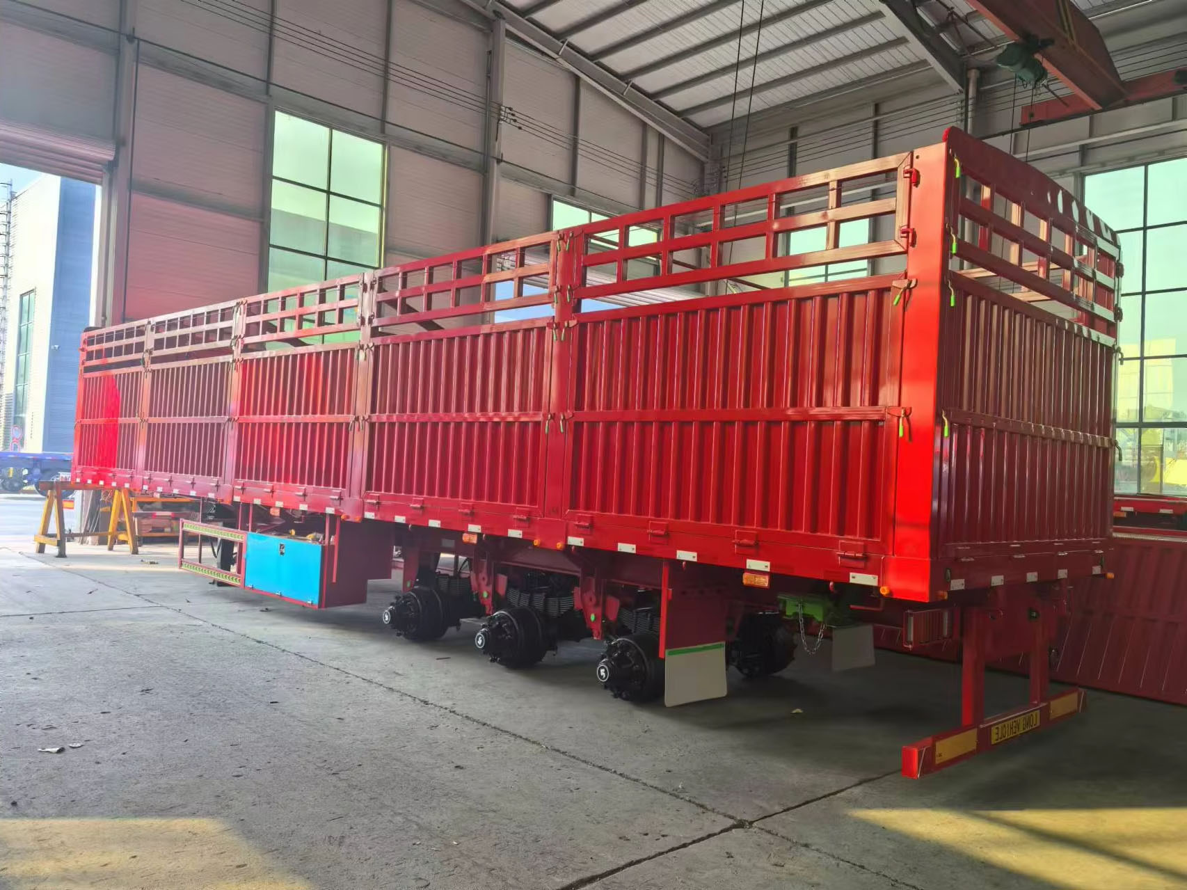 Large Capacity Dry Cargo Fence Semi Trailer